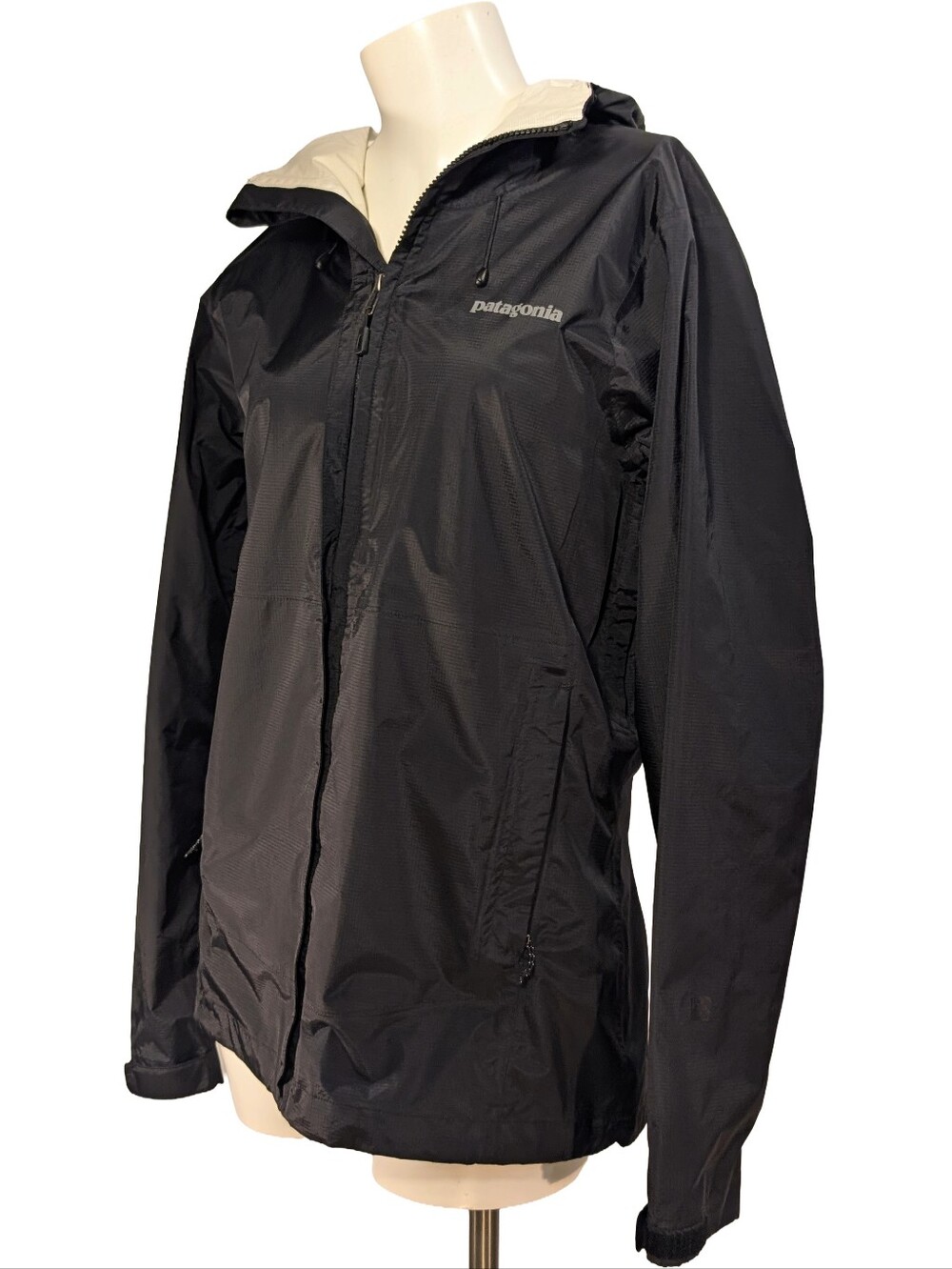 ​Patagonia Women’s Torrentshell 2.5L Rain Jacket. Large